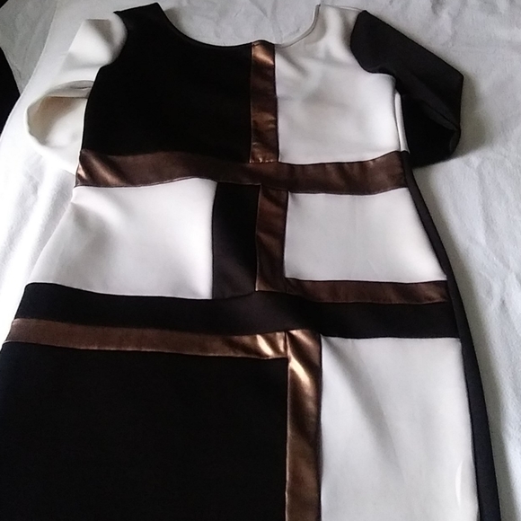 LOOKS - Picture 5 of 5